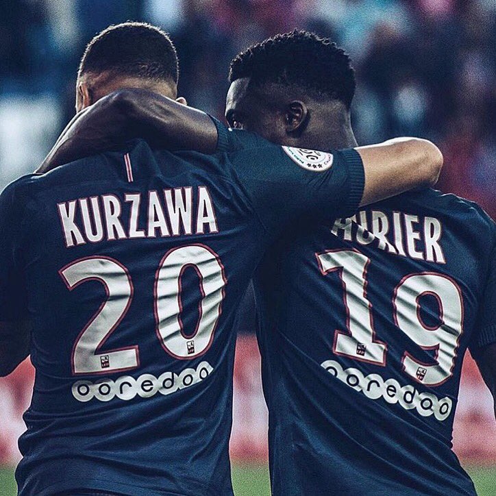 MediaParisien's tweet photo. 😅 Et dire qu’on pensait avoir la paire de latéraux ultime. https://t.co/ZTEj2UQASY