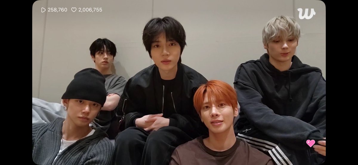 𝘙𝘶𝘯 . tweet media