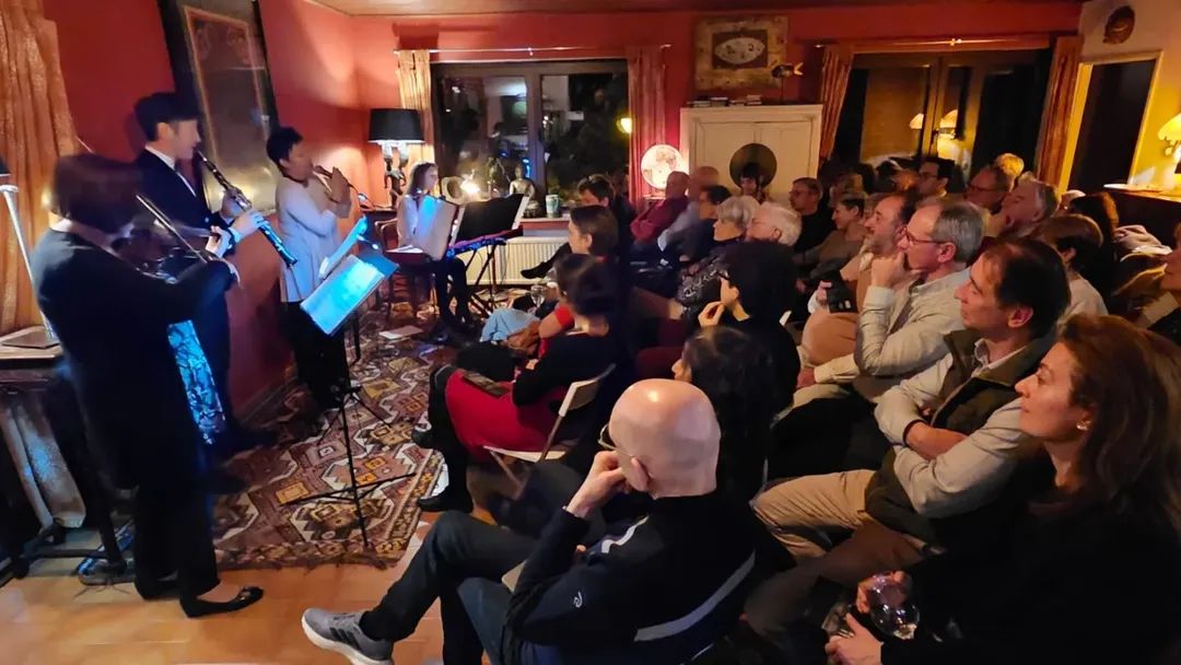 delunayfango's tweet photo. Vivimos dos noches en Bélgica que quedarán grabadas en nuestro corazón para siempre, la primera fue el Viernes por la noche en @artbasebrussels  y la segunda hoy en Tervuren en el encantador refugio musical que tan amorosamente nos brindó Michael y su familia. Gracias infinitas! https://t.co/pK7JSXANJ6