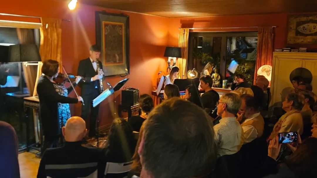 delunayfango's tweet photo. Vivimos dos noches en Bélgica que quedarán grabadas en nuestro corazón para siempre, la primera fue el Viernes por la noche en @artbasebrussels  y la segunda hoy en Tervuren en el encantador refugio musical que tan amorosamente nos brindó Michael y su familia. Gracias infinitas! https://t.co/pK7JSXANJ6