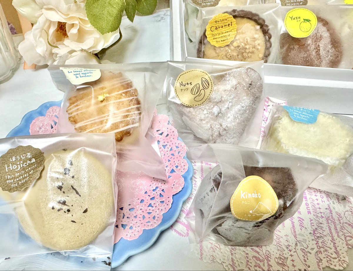 miuu_oO's tweet photo. 寅さん(@tora_sweets31 )よりホワイトデーのお菓子便をいただきました💝✨
ラインナップを拝見した時からもう全部が好きなものでいっぱいでぜっったいに美味しいことが確信していて念願すぎたので本当に嬉しすぎて🥹♡
大本命のほうじ茶マカロンときな粉のカヌレ、ココナッツのテリーヌなどなど https://t.co/SJCzAu5uHJ