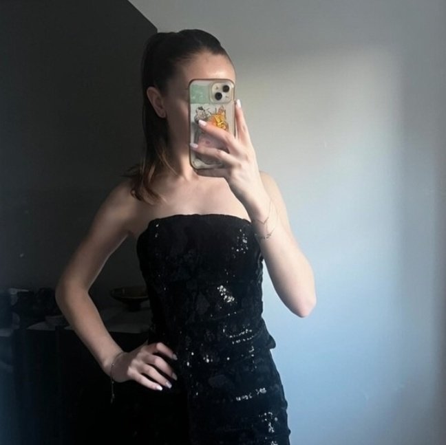 Julie domination tweet media