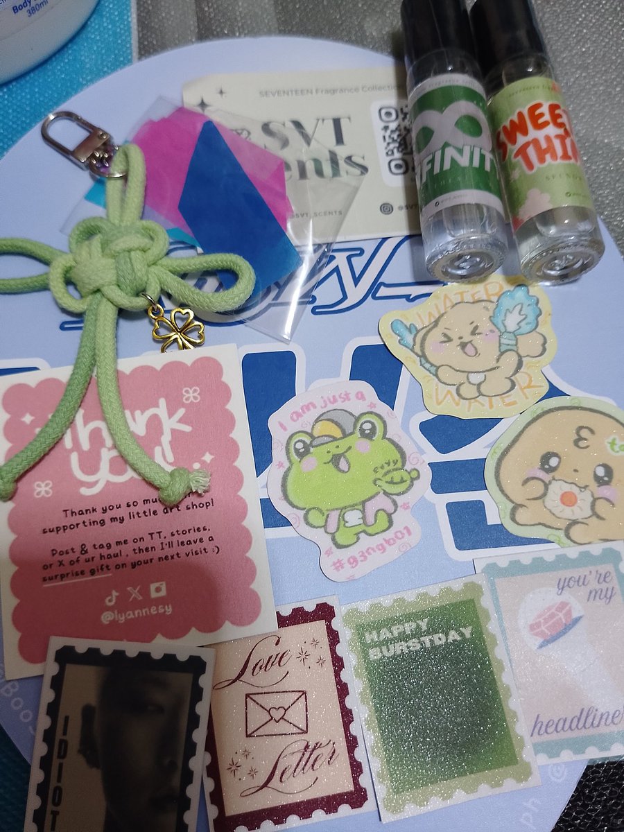mochibunn1's tweet photo. I love buying fanmade merch 🫣😅

budol for today 🙃

#SincerelyCarats
#AMMB https://t.co/hf7BO1IE5p