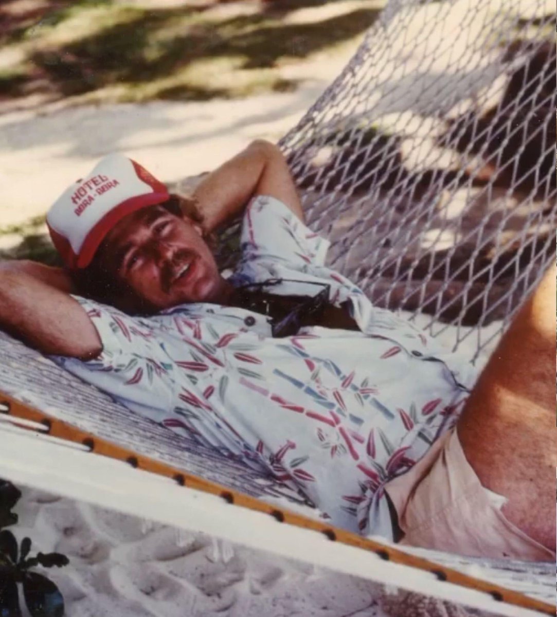 Oh I'm a gentleman, a gentleman of leisure

Set me in the sun

Gentleman of leisure

Let me take my time

Bet you I can please ya