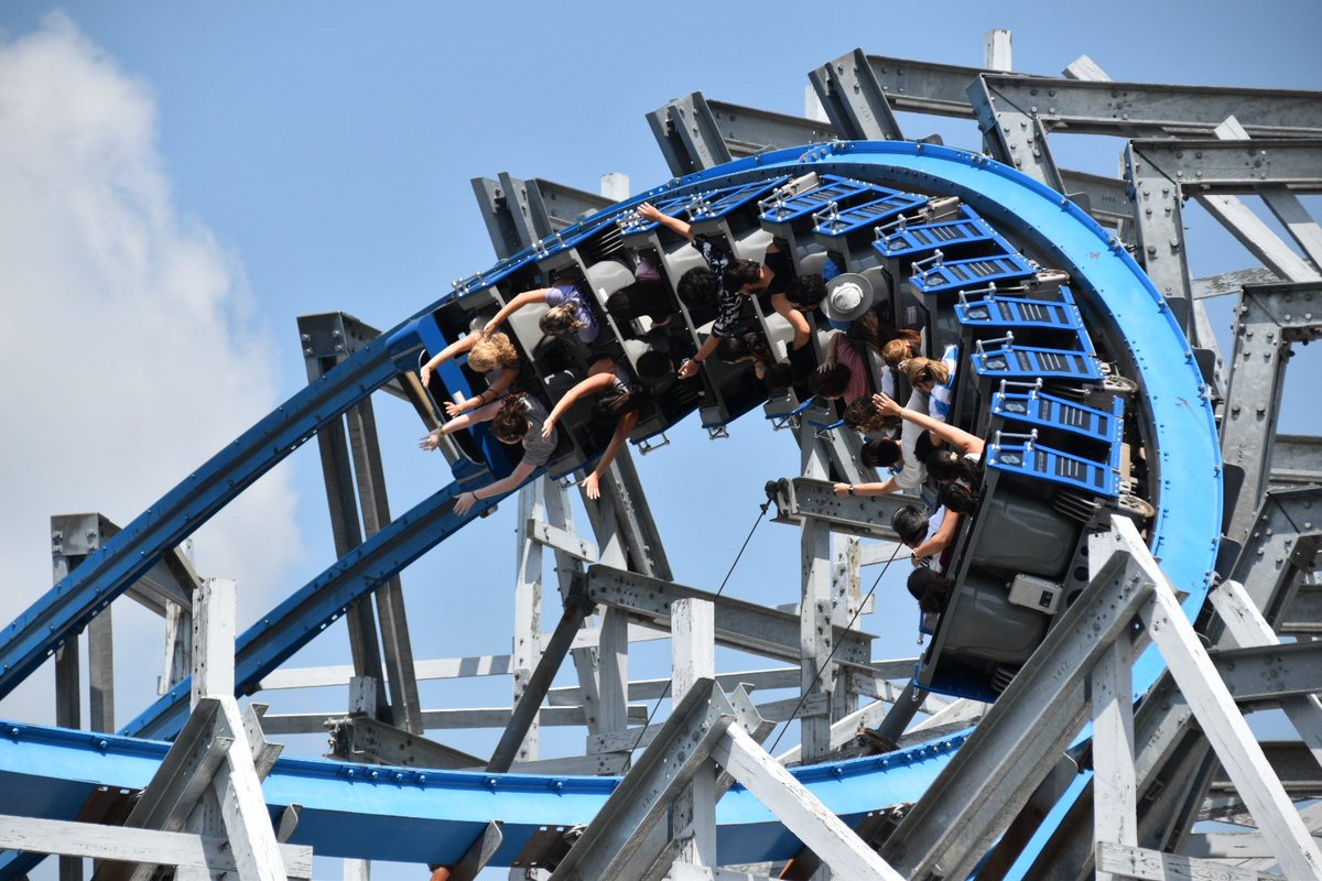 jsz1978's tweet photo. Twisted Cyclone @sixflagsovergeorgia ⚪🔵🌪️🎢
#sixflags #twistedcyclone #rmc #rollercoaster #photography #nikond3500 https://t.co/wRJNzJ9UQo