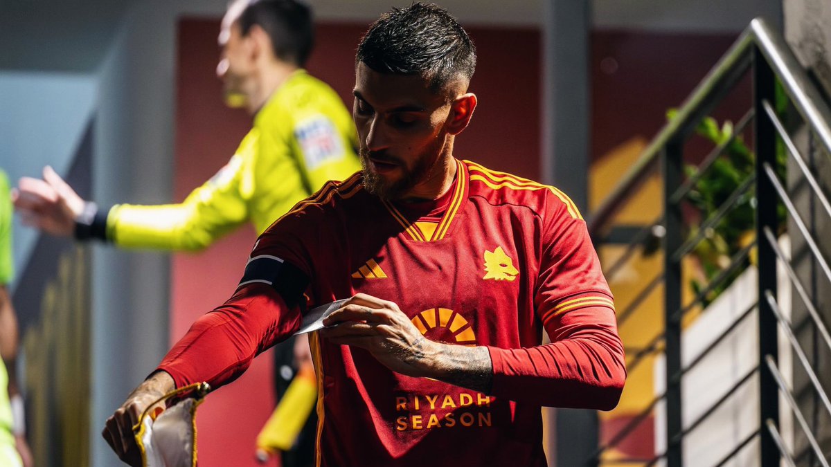 Swan3199's tweet photo. Io sono troppo affezionata a Pellegrini, quindi se non verrà rinnovato lo capirò e mi dispiacerà, ma se verrà rinnovato sinceramente sarò molto contenta. 
#pellegrini #asroma https://t.co/bxXMsNPAao
