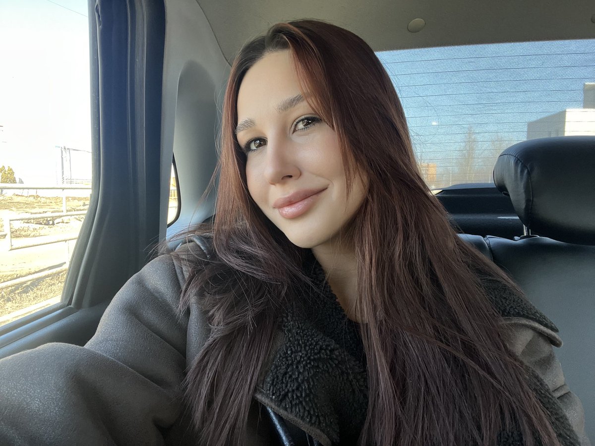 здрасте, я Настя tweet media