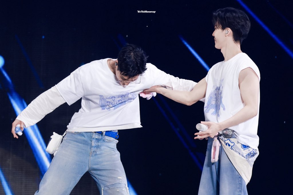 YeYeHooray tweet media