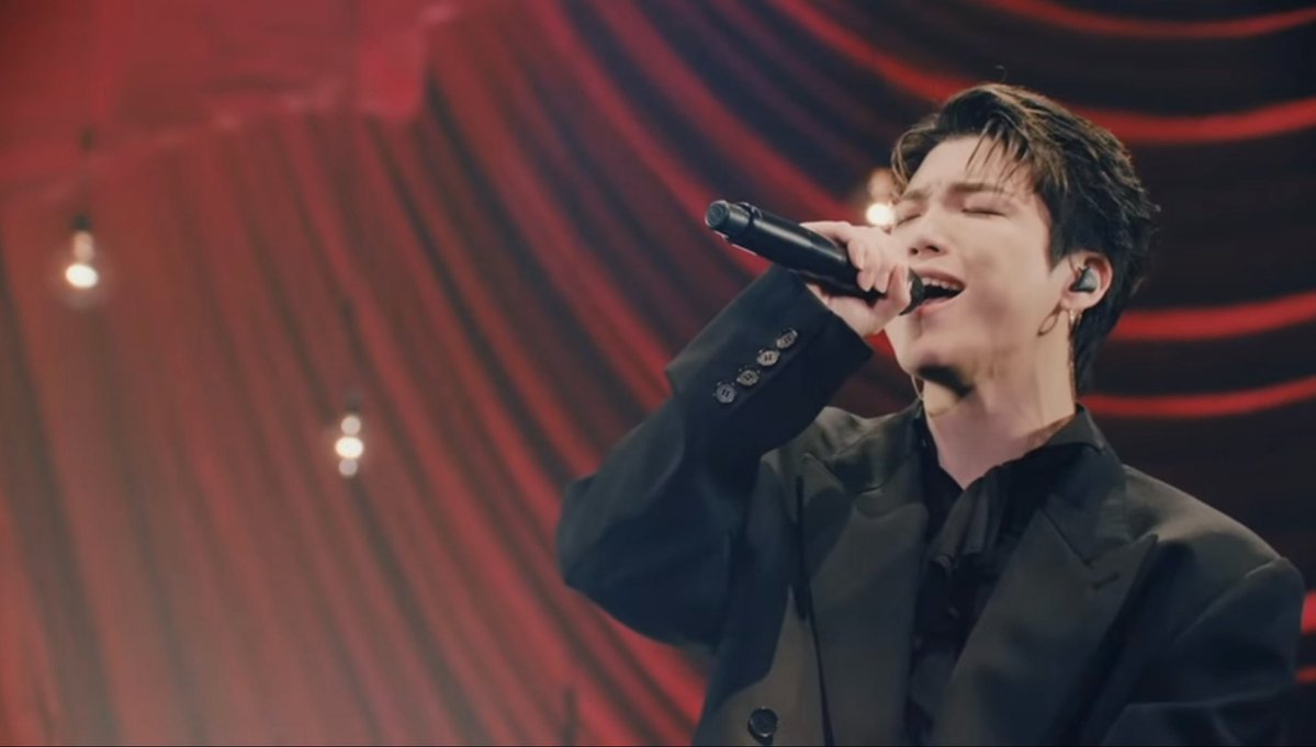 なしこ tweet media