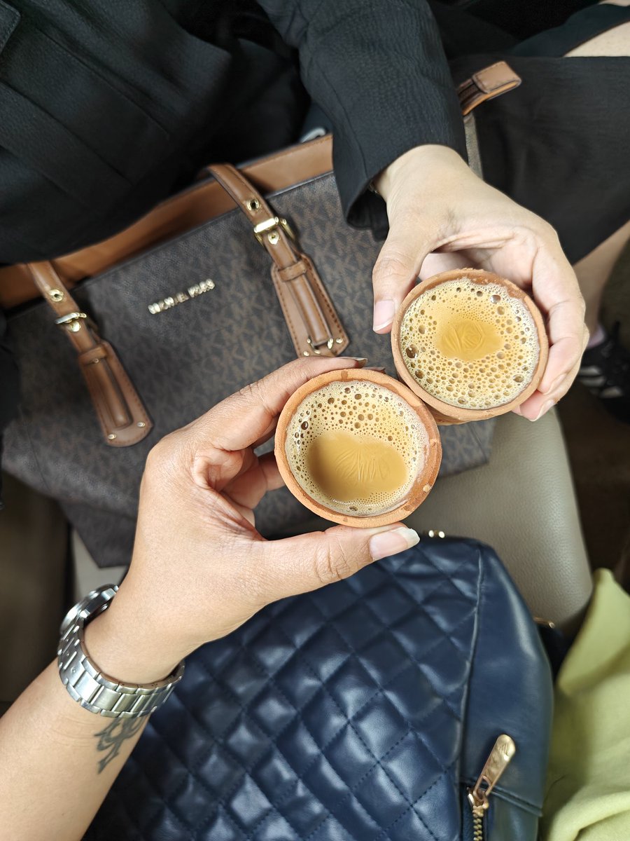 SoloWandergram's tweet image. Chalo, ek aakhri chai pite hain phir nikalte hain.
#wemetontwitter