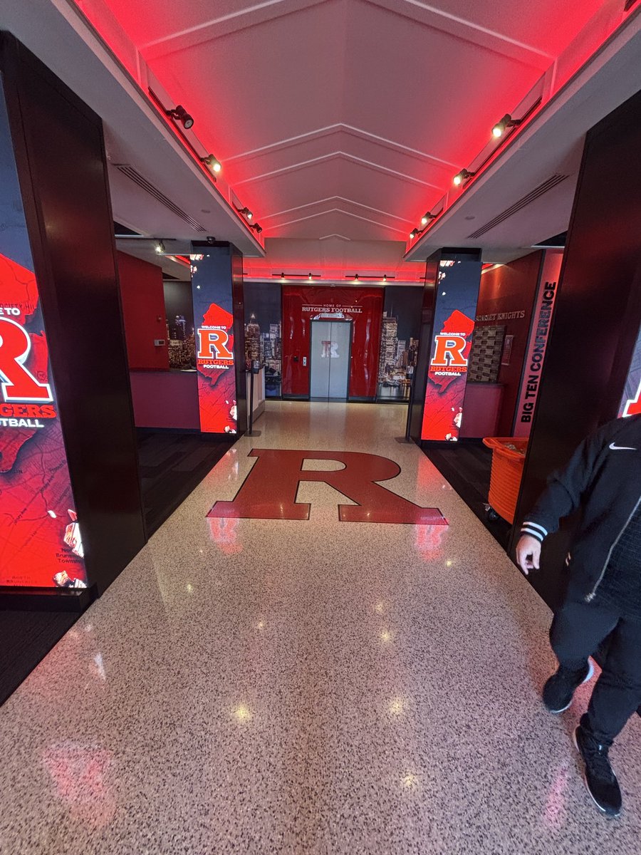 Gabe7Decker's tweet photo. Had a great time visiting Rutgers yesterday for a spring practice!!Thank you to the staff and coaches for inviting me and showing me around! Appreciate the hospitality, can't wait to come back!!🪓🪓 @RFootball https://t.co/ie9iGehqzl