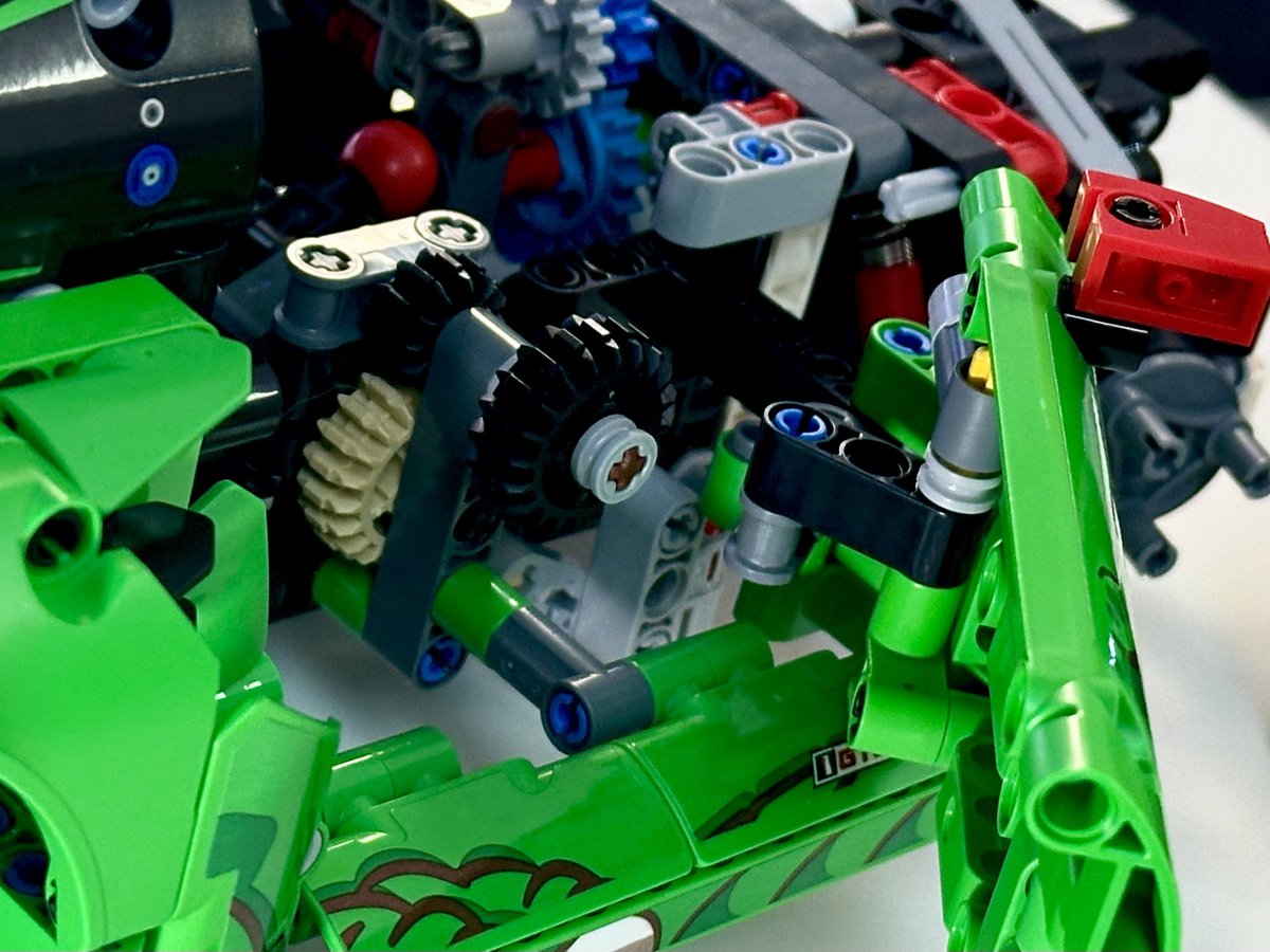 SBattlestation's tweet photo. Bag 6 of 9 DONE 🦖🔥
Doors and side skirts locked in… Rexy is looking track-ready now 👀🏁

#LEGO #LEGOTechnic #Rexy #AORacing #BuildUpdate #LEGOBuild #CarBuild https://t.co/tJ9g98wqb8