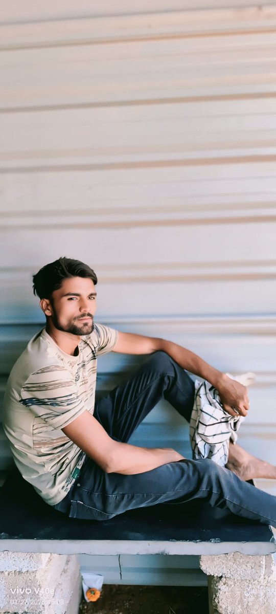 दर्द भरी जिनदगी 🤔 tweet media