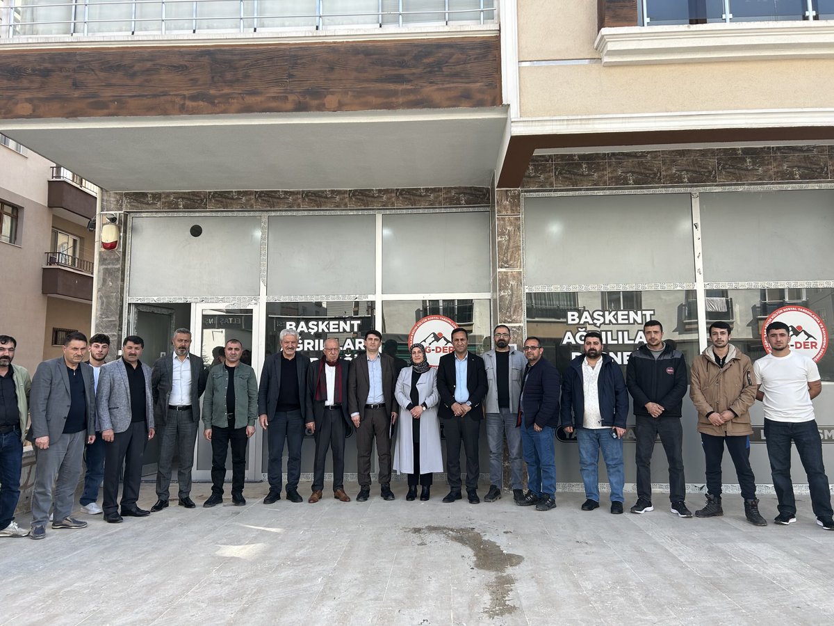 Başkent Ağrılılar Derneği olarak hayırlı bir işe daha vesile olduk. 
Ankara Mamakta aralarında husumet bulunan
Ağrılı Yeşildemir ailesi ile Kırıkkaleli  Boztepe ailesi arasında barış sağlandı.