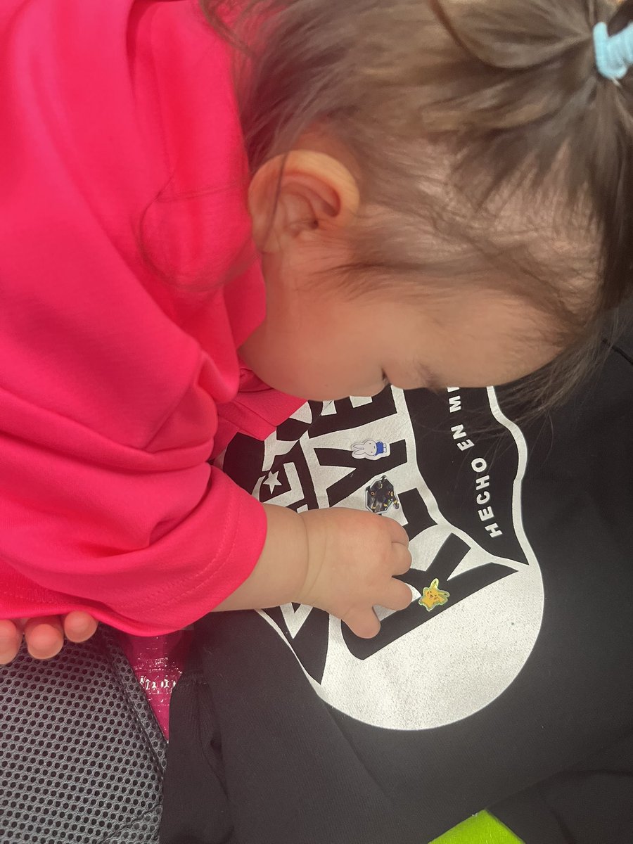 スパー大会応援へ📣
皆さんお疲れ様でした！ナイスファイト🔥

ノアはスマイルキッズの妹ちゃんたちとシール交換
遊んでもらって嬉しいね