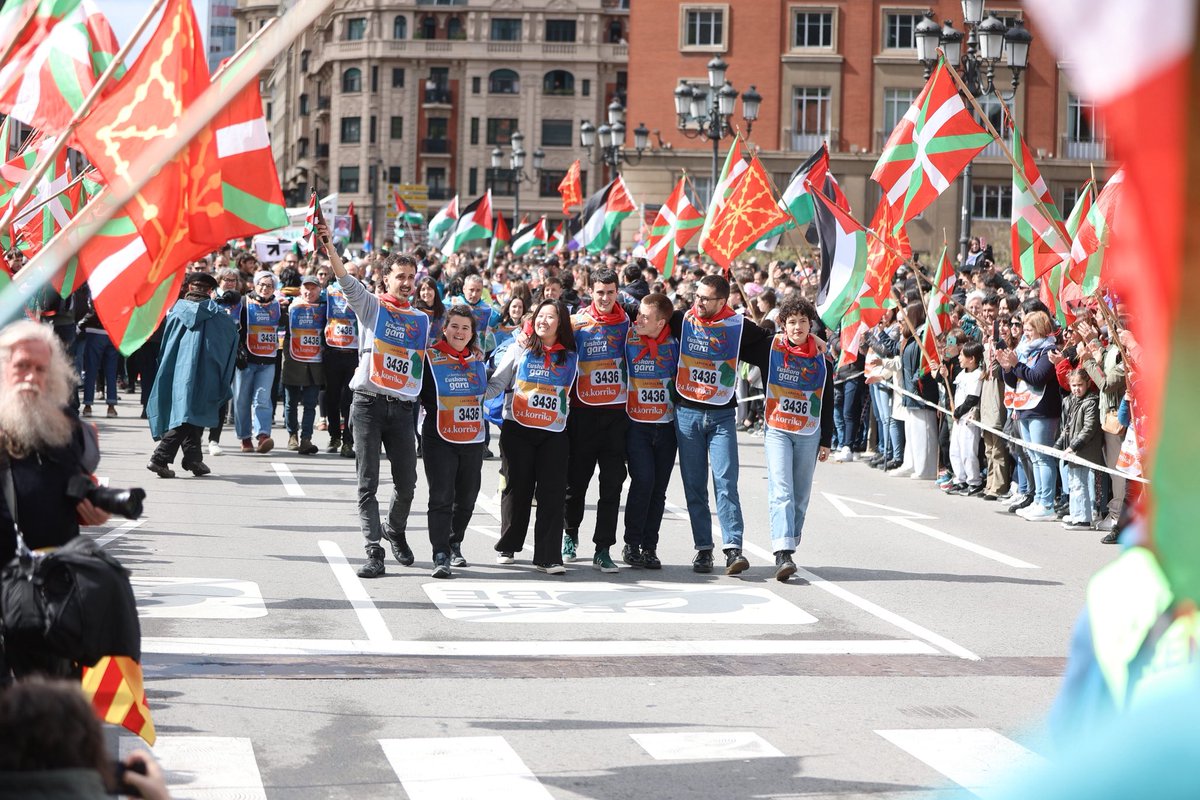 «Euskara gara eta hemen gaude!
Aurrera goaz, bazatoz? »

Gazteok ere euskara gara! 
#GazteokIndependentzia 

instagram.com/reel/DWd8CyIiK…