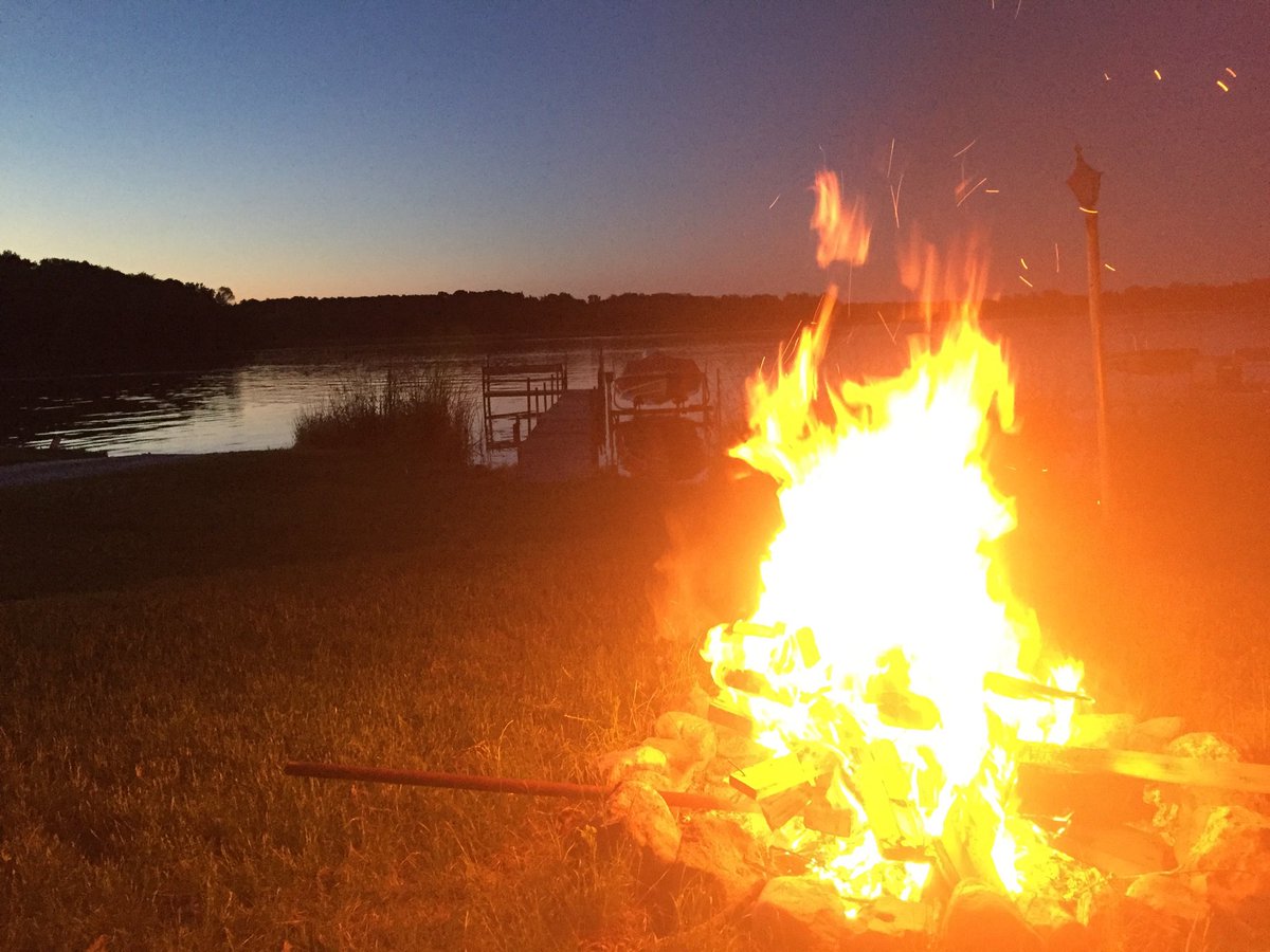 DanSplaining's tweet photo. @roikfbuwgc254 Bonfires down by the lake at my house are some of my favorite activities. https://t.co/evqZgN7AsL