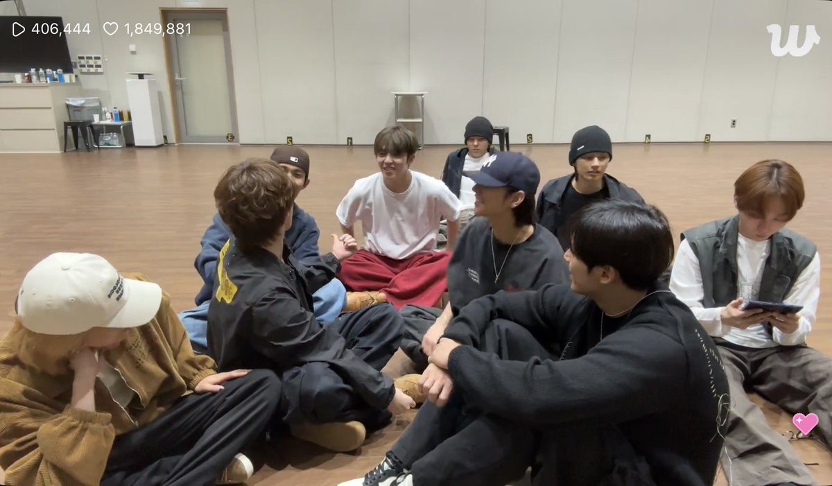 いつ見ても9人なの少なく見える