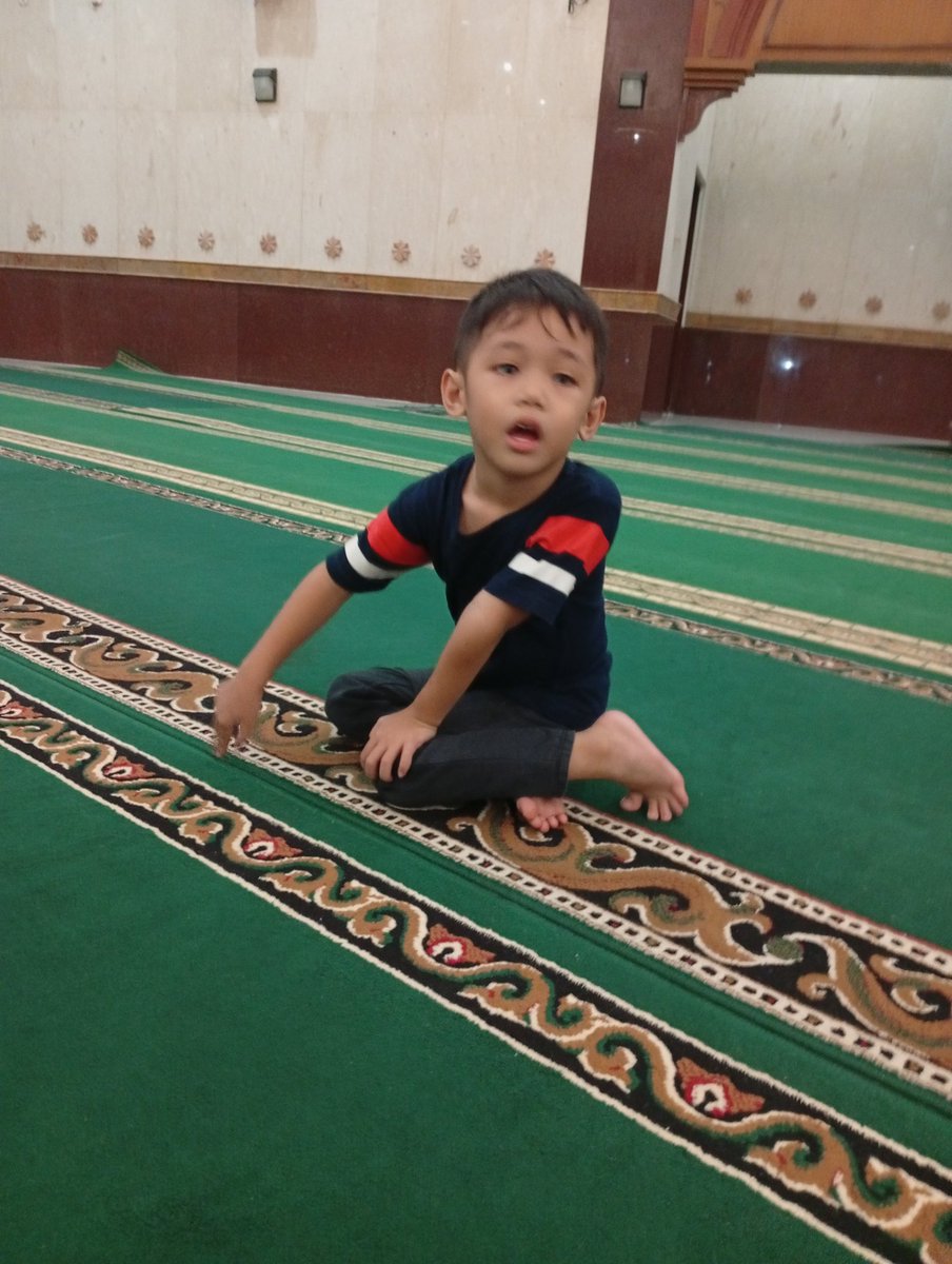 deandreyant's tweet photo. Pov sebelum beli mainan : 😐😐😐..
Setelah beli mainan: "adek seneng ga?.. " .. "yaa.. lumayan" #liburan #syawal https://t.co/7ddbyByHWn