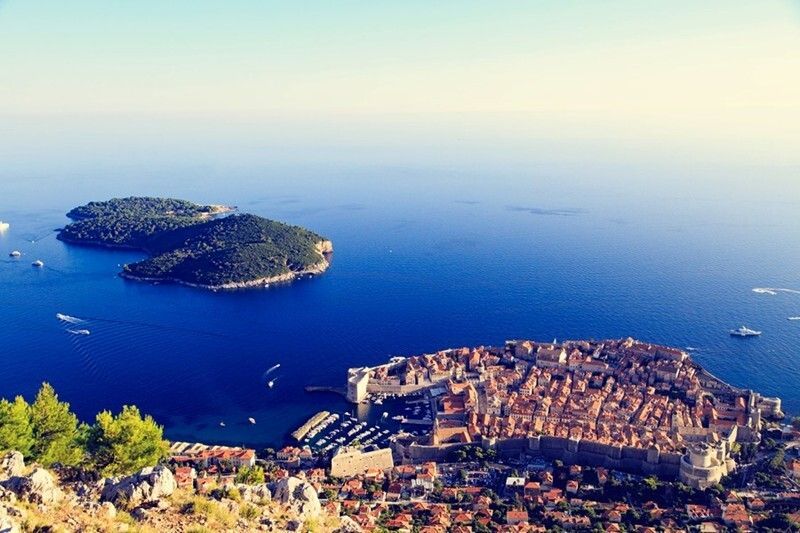 cjpaynetravels's tweet image. Lokrum, a brief ferry ride from Dubrovnik is a forested island with a medieval Benedictine monastery. It is also where Game of Thrones was partly filmed. Here you can pose on a reproduction of the Iron Throne ⚔️ #DubrovnikCroatia #GameofThrones #filmlocations #cjpaynetravels