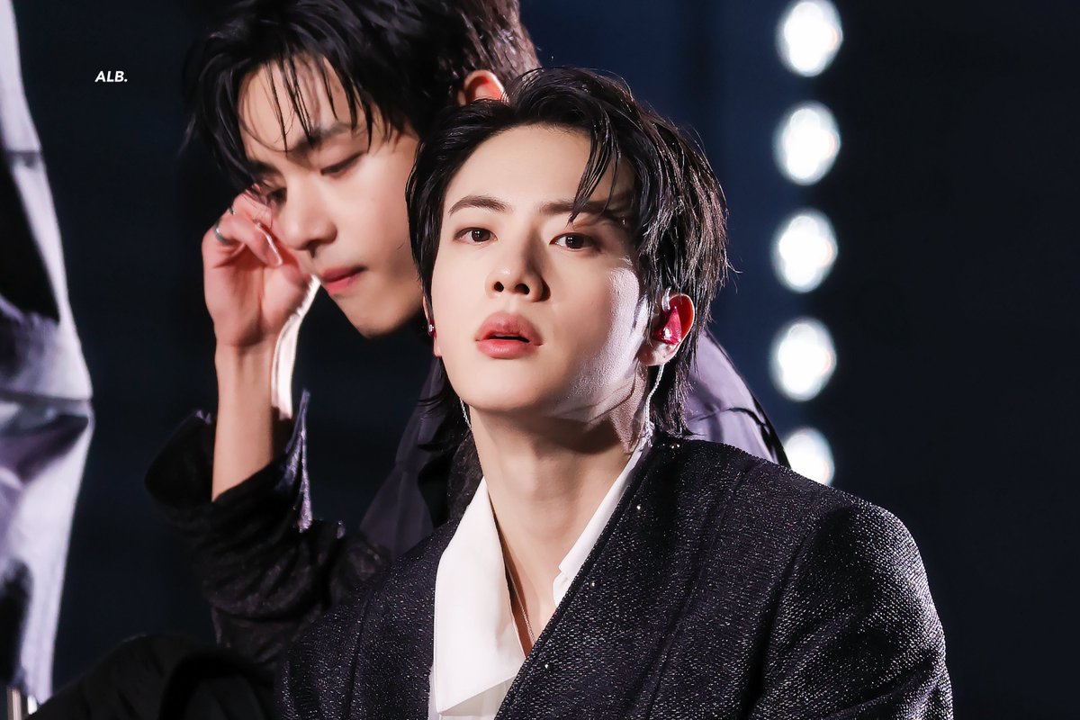 A LITTLE BRAVER 🐬 tweet media