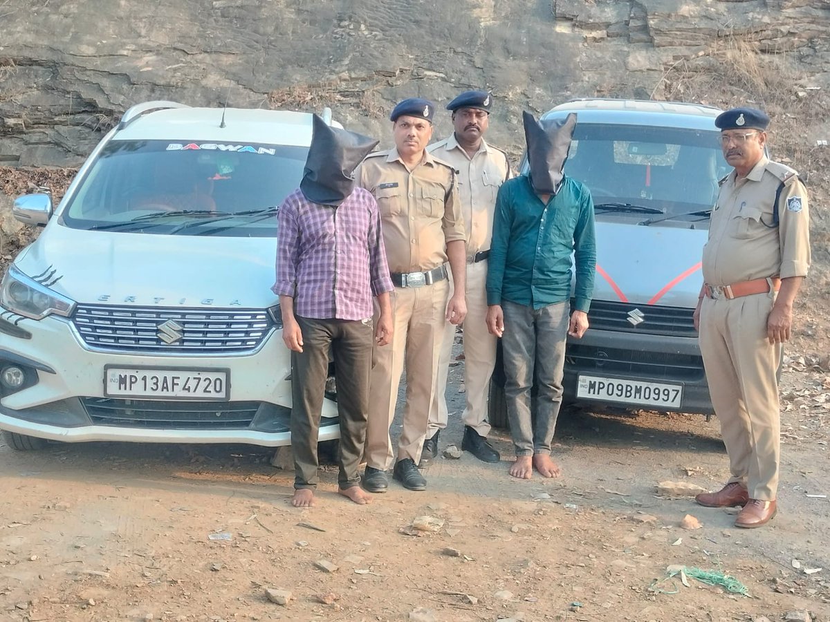 sp_sidhi's tweet photo. 🚨 सीधी पुलिस की 1200 किमी दूर 'धार' के जंगलों में सर्जिकल स्ट्राइक: अंतरराज्यीय चोर गिरोह का पर्दाफाश
🔷 200+ CCTV कैमरों और सायबर सेल की मदद से सुलझी ₹23.80 लाख की सनसनीखेज चोरी; 02 शातिर आरोपी गिरफ्तार

@DGP_MP 
@mohdept 
@MPPoliceDeptt 
@IG_Rewa 
@DigRewa 
#MP_Police https://t.co/NM7p8761th
