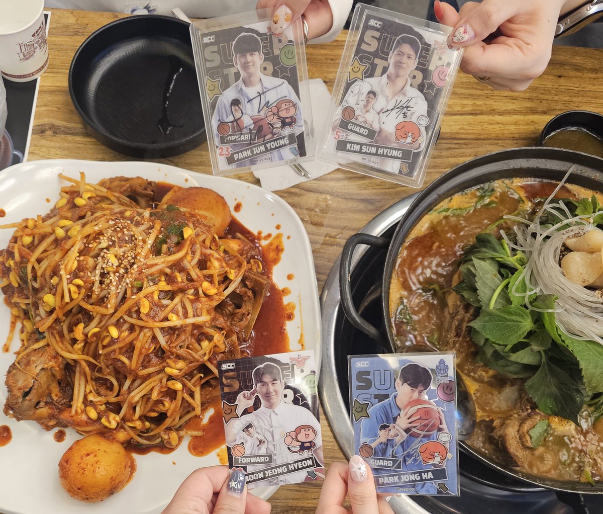 5neulbon9's tweet photo. 경기도 이기고 개맛있는 뼈찜을 먹음. . . ㅁㅊㅋㅋ 진짜 존맛 ㅋㅋ https://t.co/TF5vglxfUA