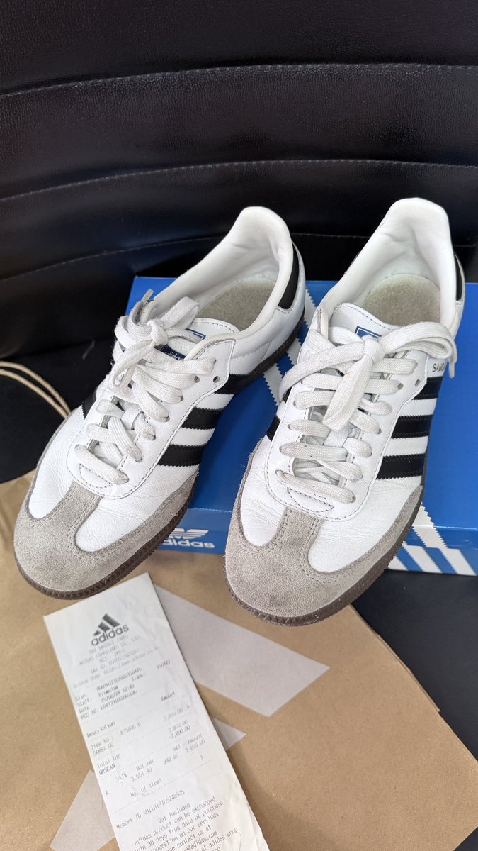 usedthingsTH's tweet photo. 1. Adidas Samba OG แท้100% 

1590.- 

อุปกรณ์ครบ: กล่อง + ใบเสร็จ + ถุง (ซื้อจาก Shop ไทย 3,800.-)

#AdidasSamba #SambaOG #ส่งต่อรองเท้ามือสอง https://t.co/MP2K8LKIii