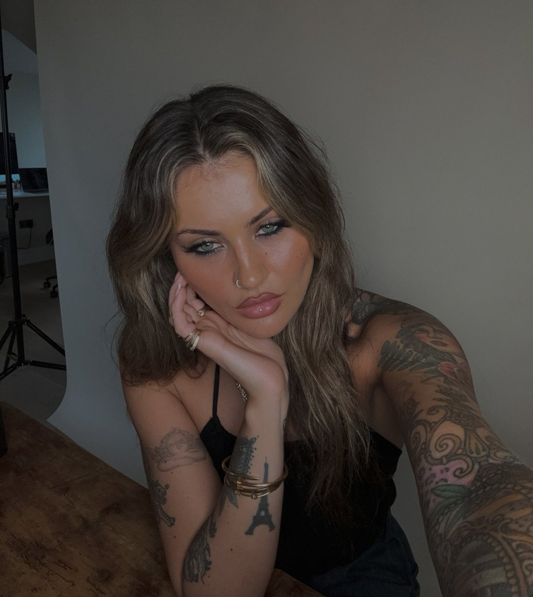 alexis (slow) tweet media