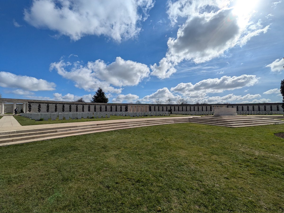 Our last stop this morning is Tyne Cot cemetery. 🇧🇪