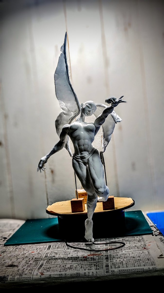 Yeorshure's tweet image. 「憂いの戦乙女」進捗！
羽根の構造をちょっとずつ理解してきたので今回は頑張ります🔥
ディテールアップも頑張ります🥰
#フィギュア愛でる部
#自作フィギュア
#handcrafted