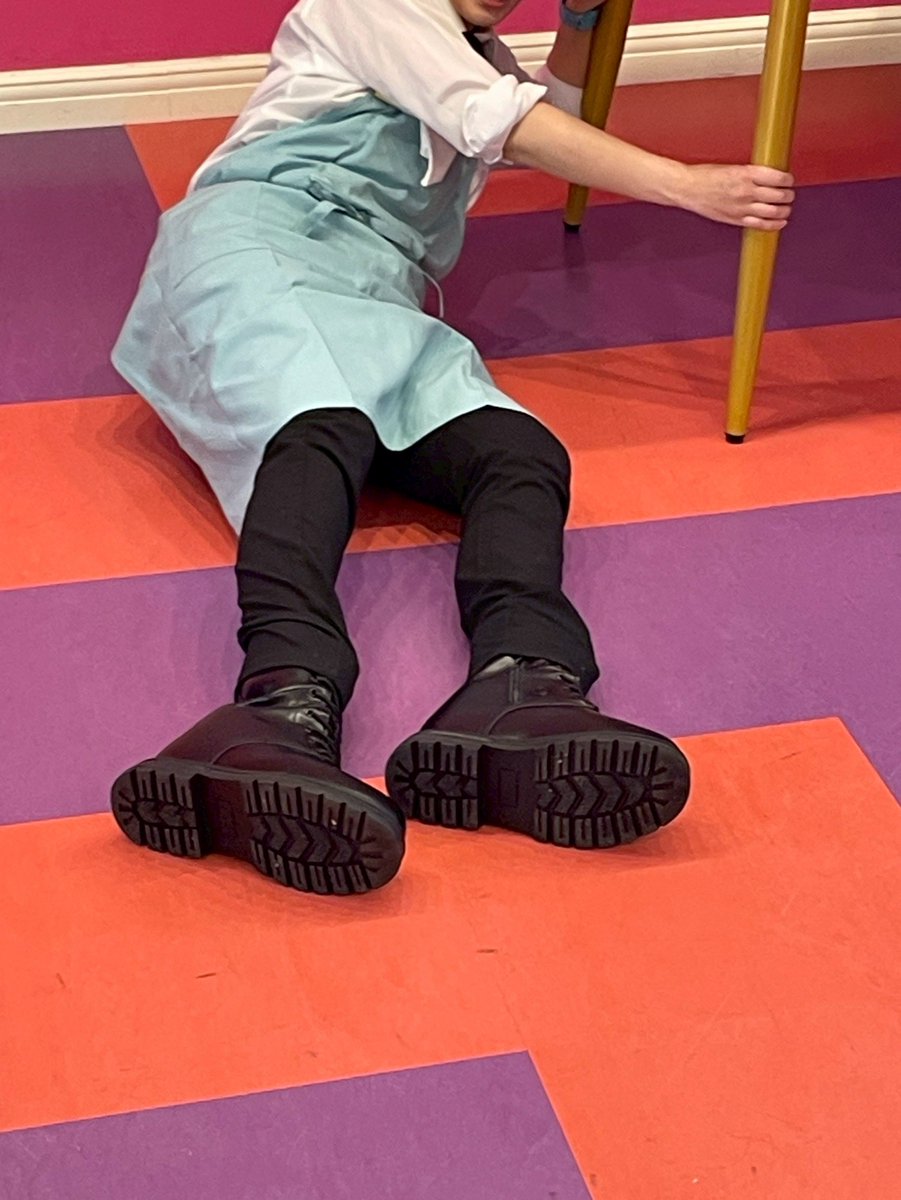 両足折れて倒れてるｲｳﾞｧみて

#0329ﾏﾘﾓﾘｴｲｽﾃｶﾌｪ併せ