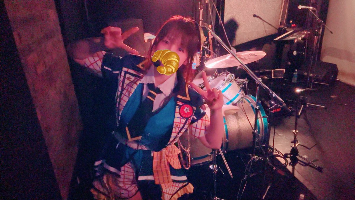 mofuricafe's tweet photo. 昨日はライブお疲れさまでした！
ポピパのドラムしてました〜♪久しぶりに着た7thライブの衣装、メンバー全員そろえてのガールズバンド（？）でエモでした🌟セトリも王道多めで楽しかった〜！観ていただいた方々、ありがとうございましたっ！！そしてビーバーさんおめでとう🎉
 #VivaLive https://t.co/AacA5x5V1Y