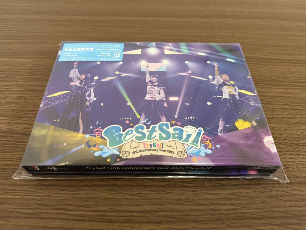 nemu_1216_2's tweet photo. やっと我が家にもBlu-ray届いたぞー!- ̗̀📦 ̖́-
あと缶バッジケースも!!
#TrySail
#BestSail https://t.co/y4yOGJPAXx