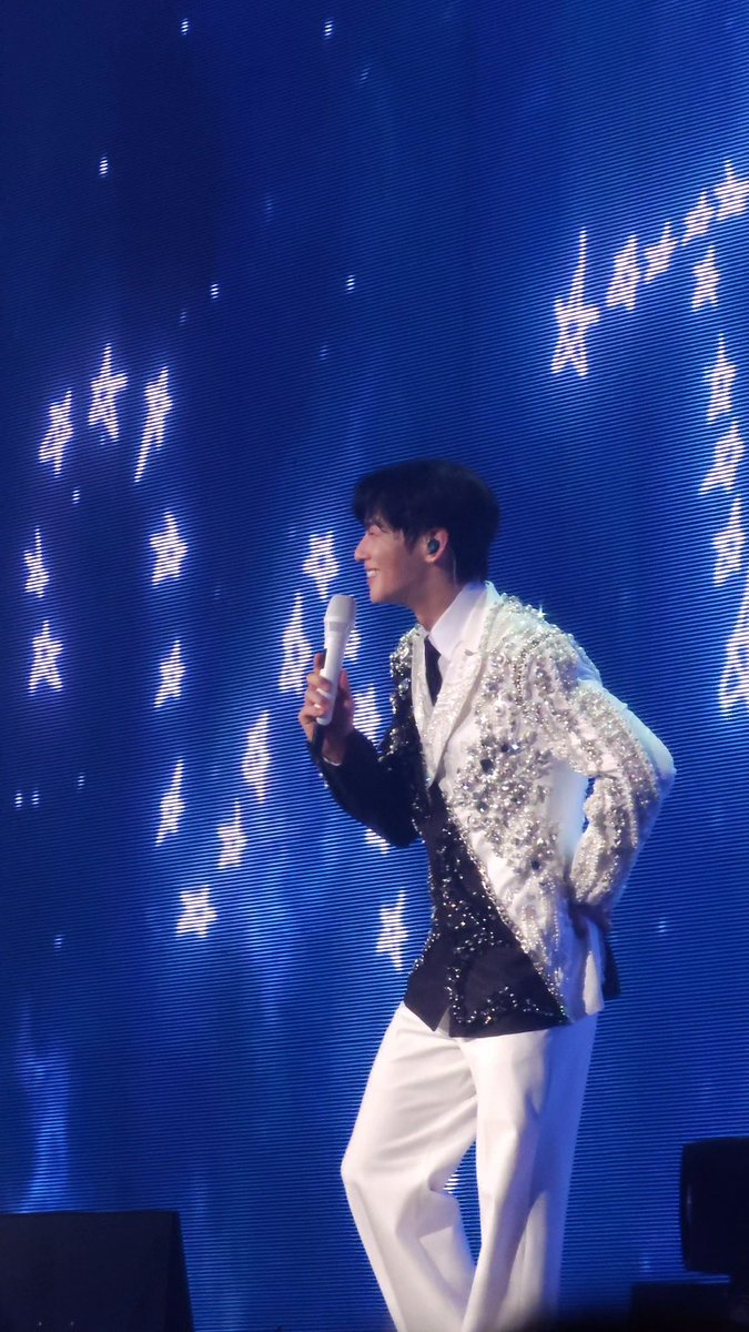 Your smile made my day🤍 tweet media