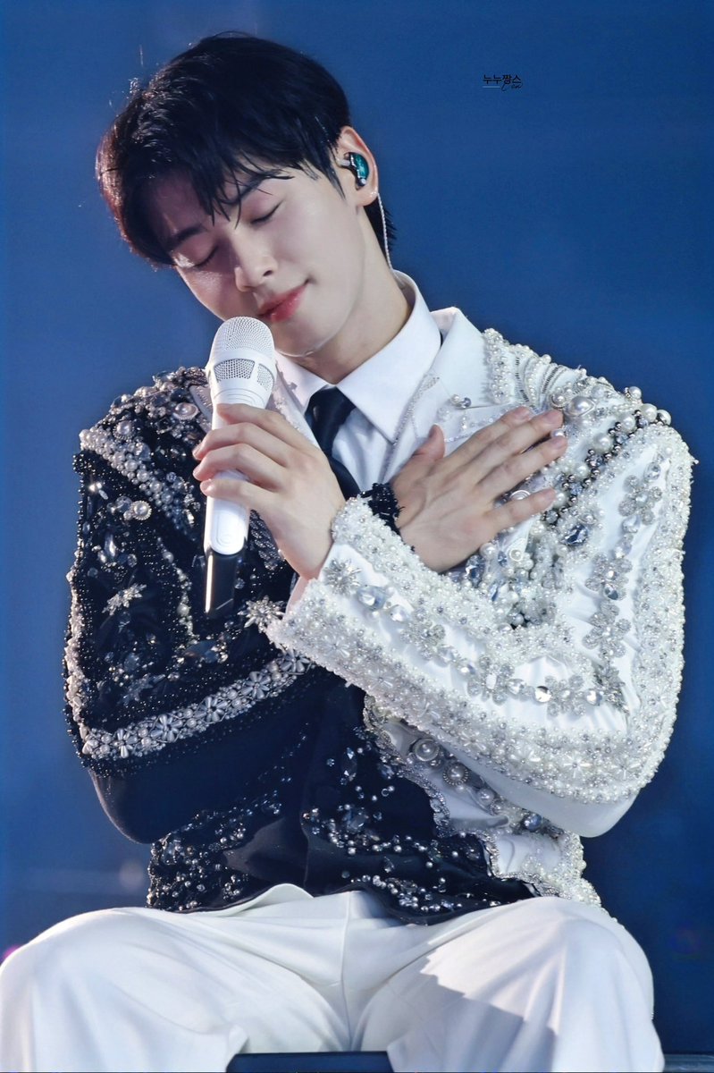 Your smile made my day🤍 tweet media