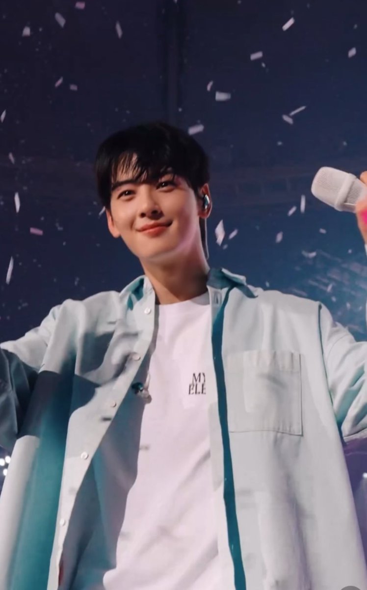 Your smile made my day🤍 tweet media