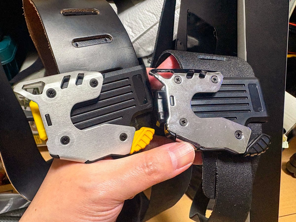 murder_head's tweet photo. トランスミッターホルダーとして愛用しているKDSコンベックスホルダーのロック部分が黒くなって金属部分がヘアライン仕上げからクロムメッキっぽくなってるのを発見して購入‼️どうせ後ろに付くから見えないんだけど、ちょっと工具感が薄れて良いかも☺️ https://t.co/IBIz6vVZQr