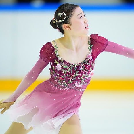 Daily Figure Skating Costumes tweet media