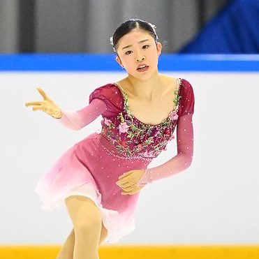 Daily Figure Skating Costumes tweet media
