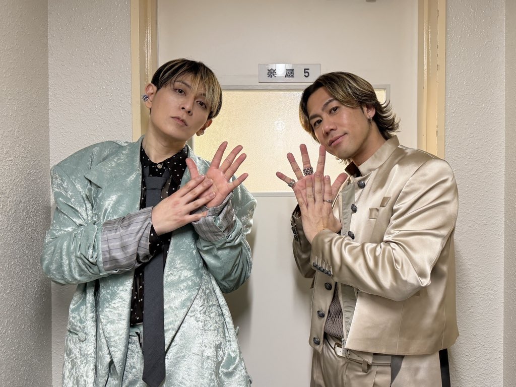 CHEMISTRY tweet media