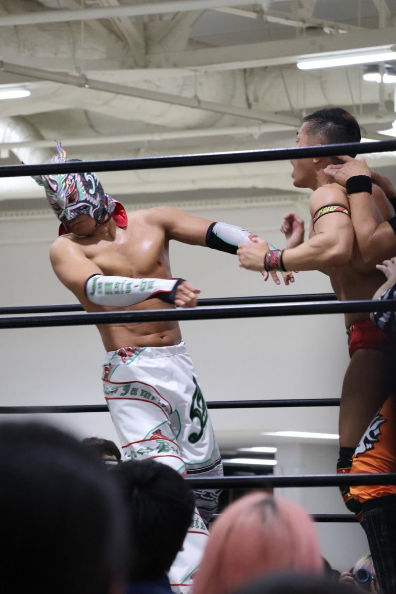 s2__kazu__s2's tweet photo. 2026.03.29
ありゃりゃ〜💦
今日はキッドさんが
べんけーさんとHUGなのね🤭
#DRAGONGATE
#NOTHUG https://t.co/lk5oCgTUR0