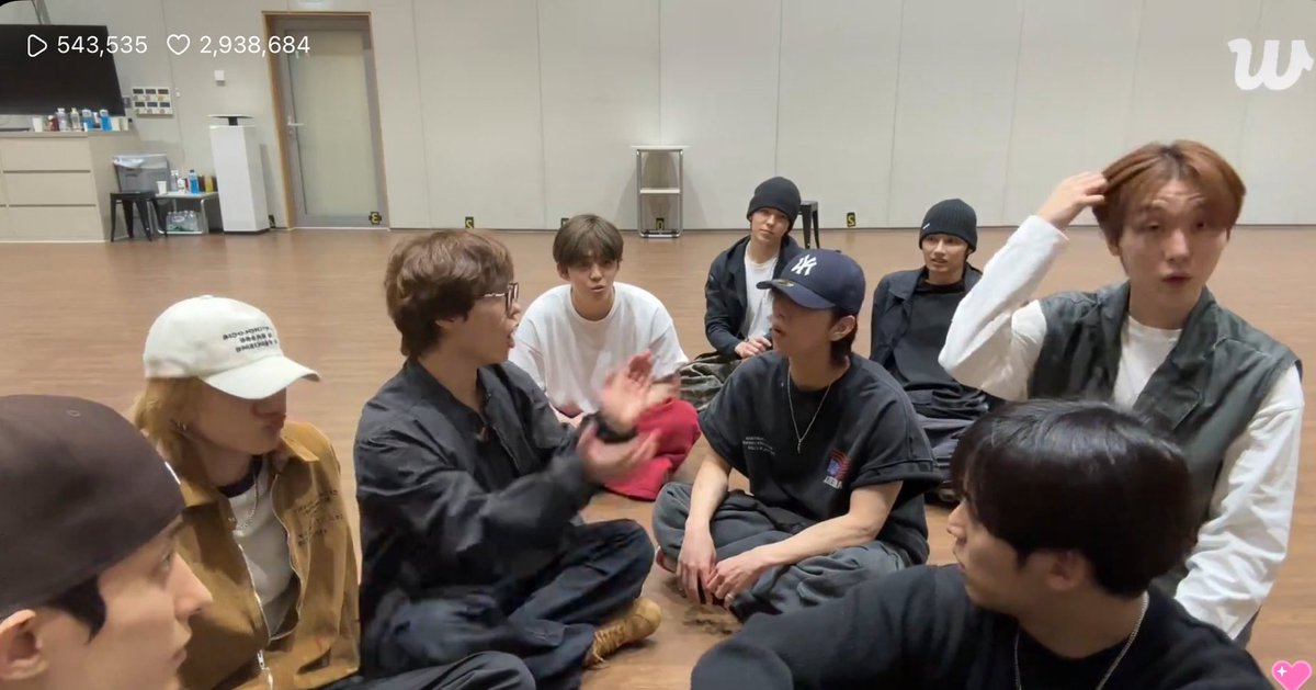 ᴘɪɴᴋ. tweet media