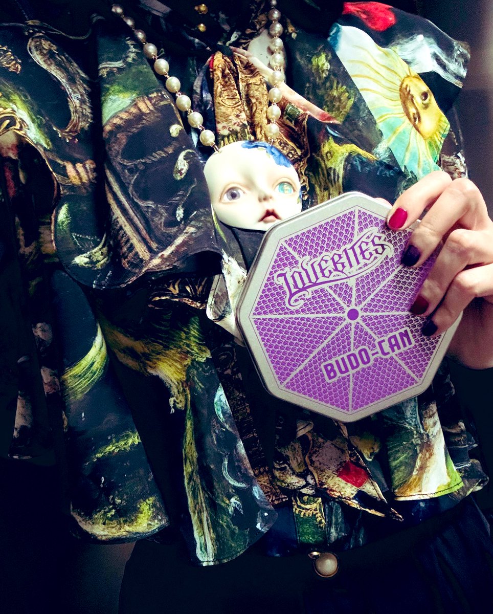 Mmm021mmm's tweet photo. #LOVEBITES 「LIVE AT BUDOKAN」

お疲れさまでした🌙

グッズは帰りに買いました！実用的な物を選んだつもり…(*≧艸≦)
飴は最後の最後で追加…アクセサリー入れにしようと思って…💎
衣装を手掛けているブランドさんのお洋服で参戦しました。
初LOVEBITES素敵な時間でした⏱✨️ありがとう🌙🐺 https://t.co/B3mU7Q0uQD