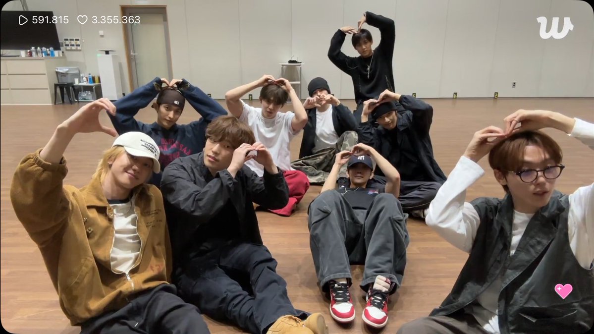 Dee 🤖🌻 tweet media