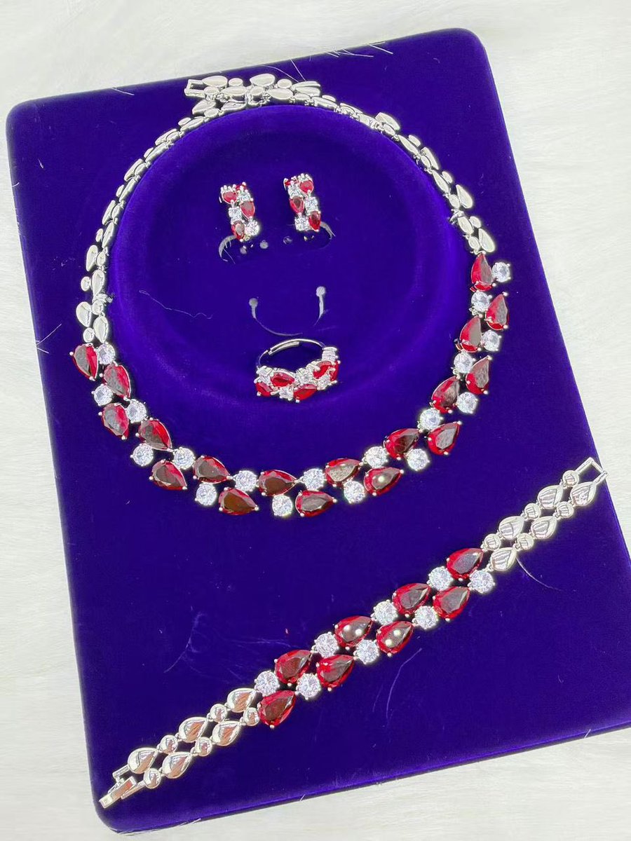 MOLADÈ. tweet media