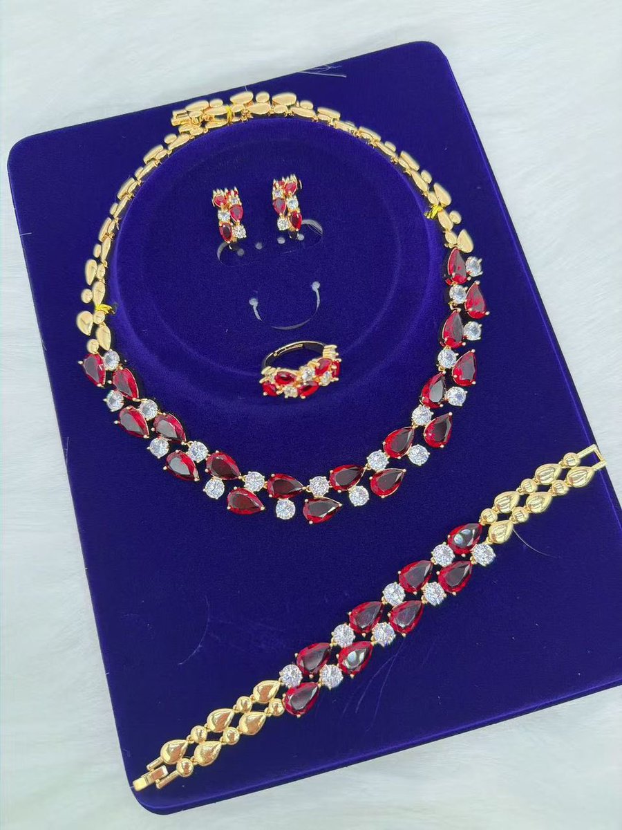 MOLADÈ. tweet media