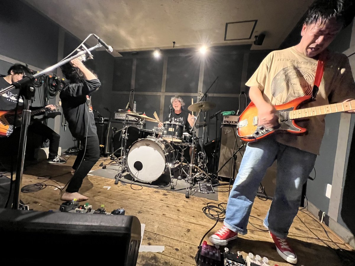 fallenleaves524's tweet photo. 京都まで行って良かったです、
半年ぶり、2回目のライブ
CD聴き込んで初めてのライブ
#裸体 https://t.co/g9qZmehPtM