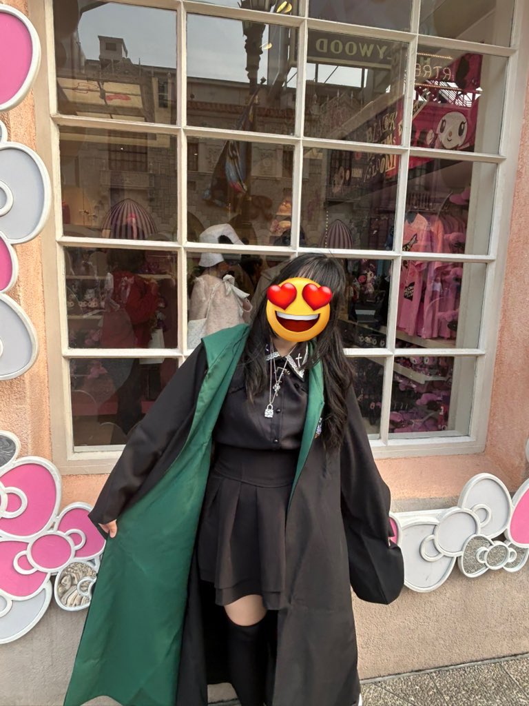 famiusagi's tweet photo. 初ユニバに行ってきたぞ！！！！
思い切ってローブ買ってしまったけど悔いなし！！超かわいい〜
絶対また行くぞ〜 https://t.co/KfOXm0q2ZG