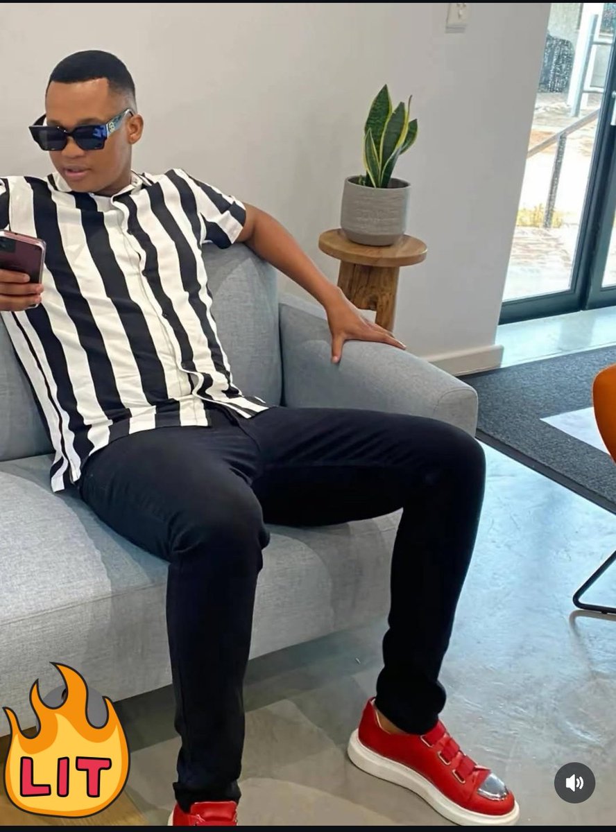 The strongest  person i know in these streets of social media Bravo B 🤗🤗

BRAVO B THE KING 
BEES FOR BRAVO B 
#LindokuhleNsele 
#Bravob